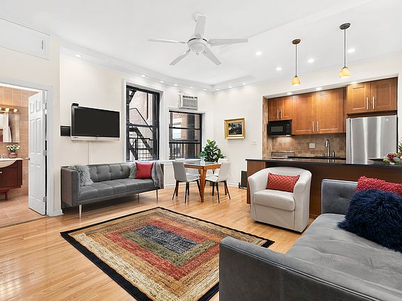 2nd image of 140 W 69th St APT 79A