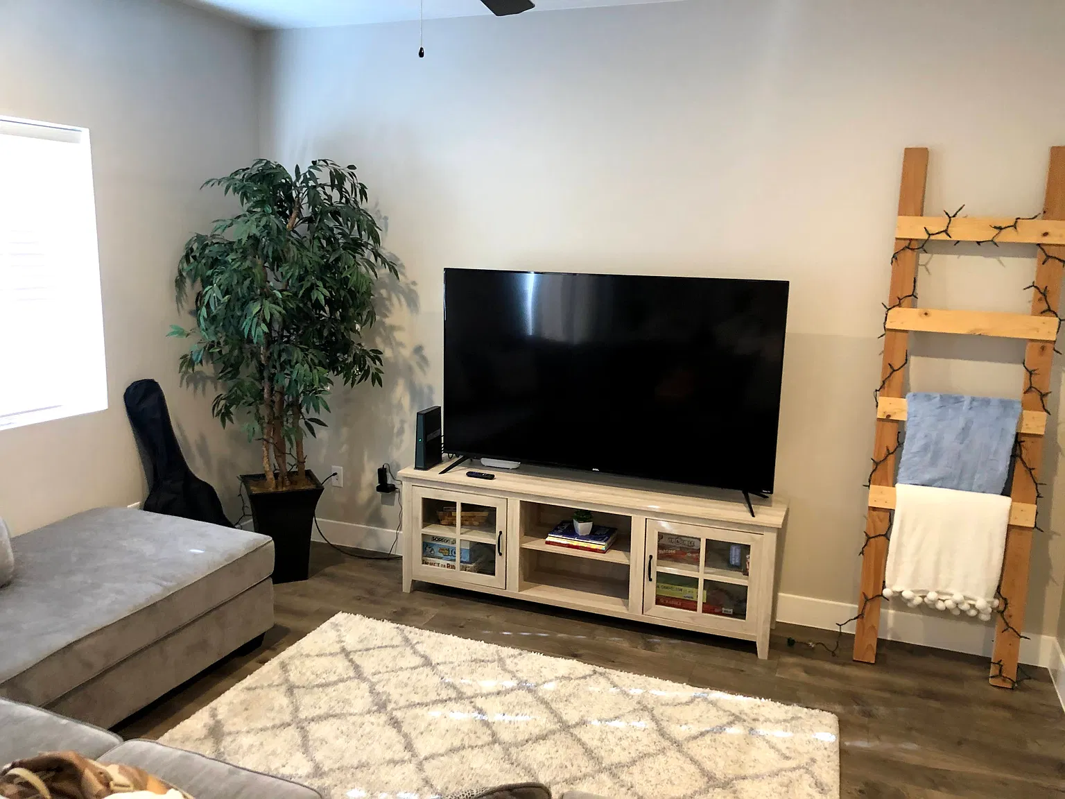 3 bed, 1600 sqft, $1,825 — Photo 2