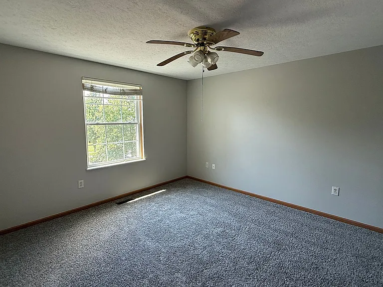 544 Sycamore Dr — Photo 12