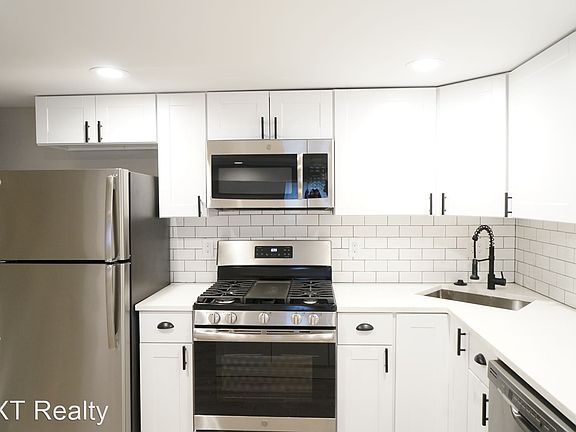 4th image of 2850 W Barry Ave #10339745