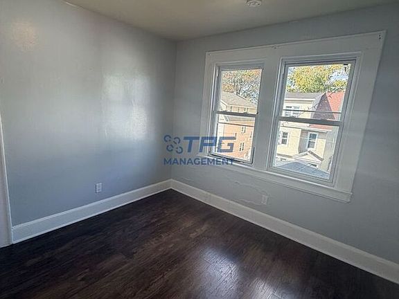 5th image of 134 Dewey St Floor 3