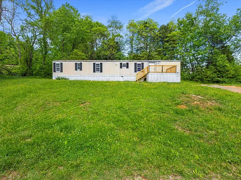 221 Country Ln — Photo 1