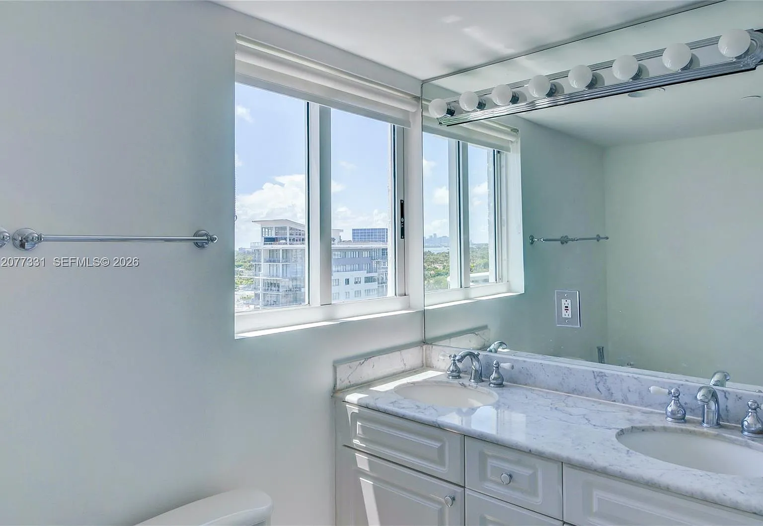 The Grandview Condo — Photo 4