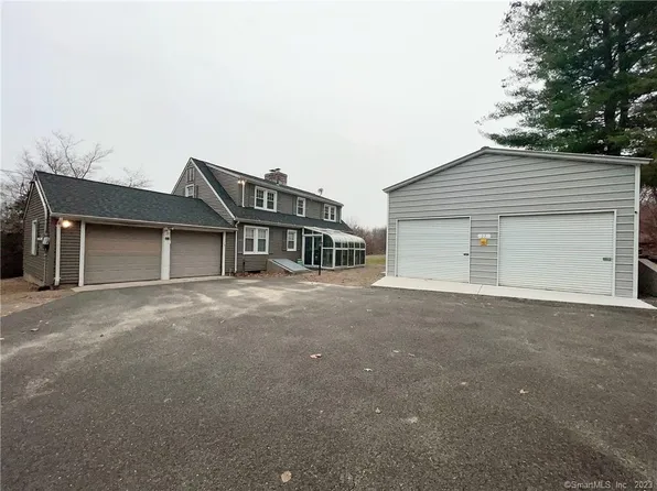 27 Tuttle Road, Woodbury, CT 06798