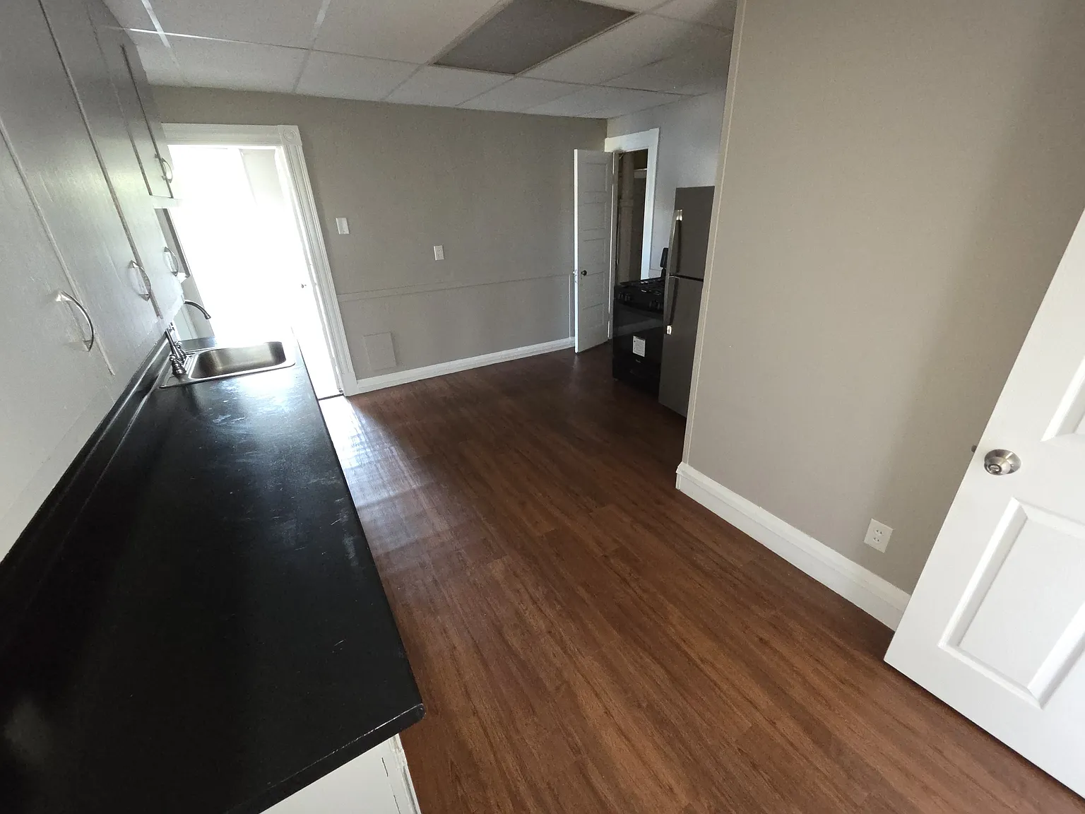 2 bed, 800 sqft, $2,000 — Photo 2