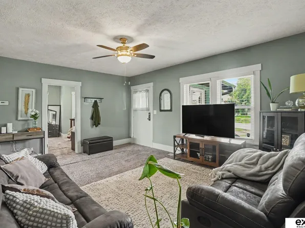 3027 Arcadia Ave, Omaha, NE 68111