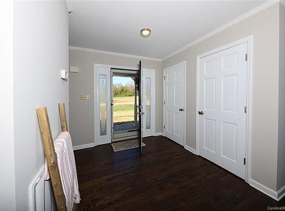 3rd image of 124 Sara Ln