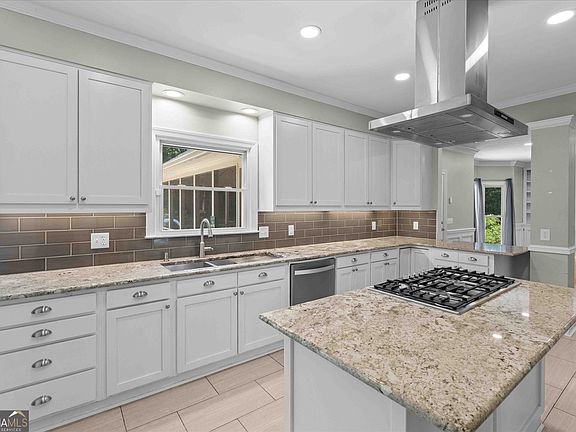 2nd image of 120 Lisa Ln