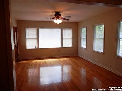 3rd image of 1915 W Summit Ave