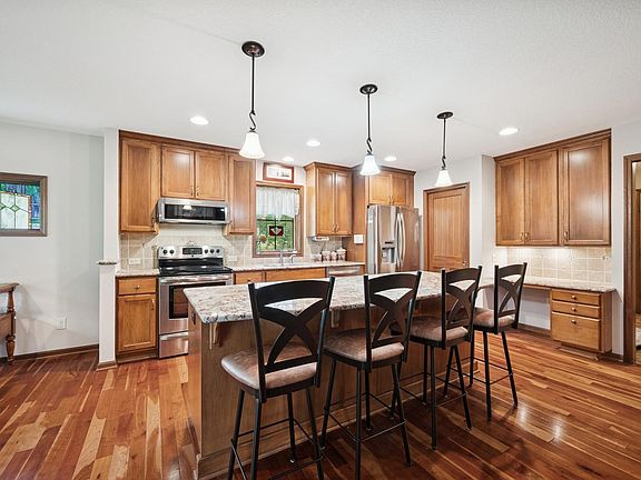 3rd image of 4070 Lakehill Cir
