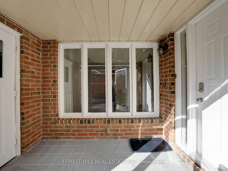 300 Conley St — Photo 3