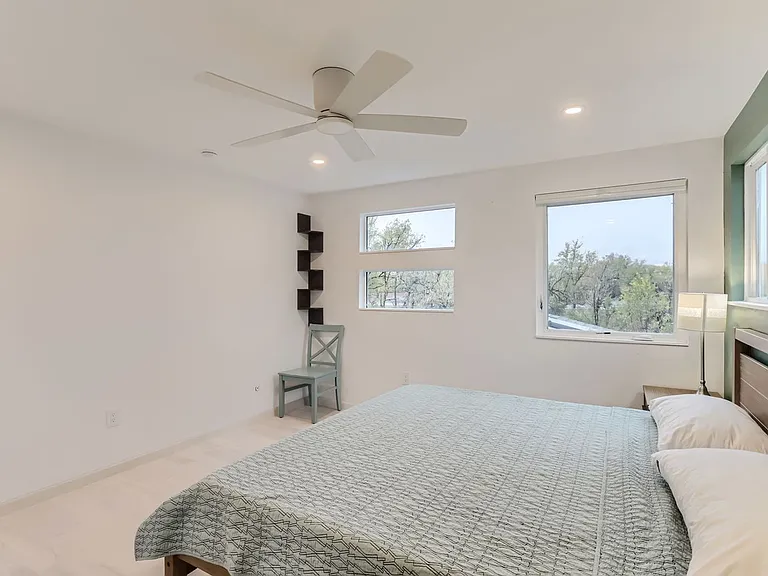 1115 Hancock Dr — Photo 11