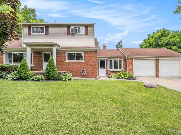 17245 Penrod Dr, Clinton Township, MI 48035