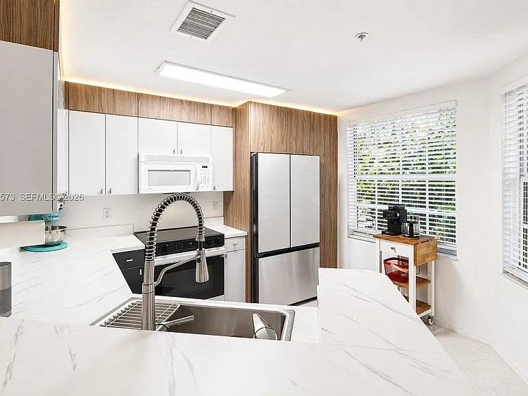 8940 NE 8th Ave #1201 — Photo 3