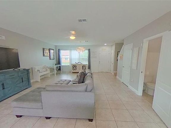 2nd image of 3124 Camino Real Dr N