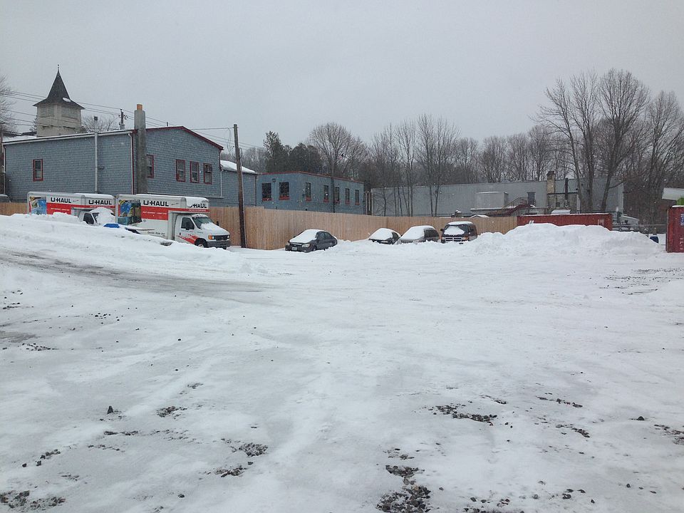 2nd image of 1495 Main St