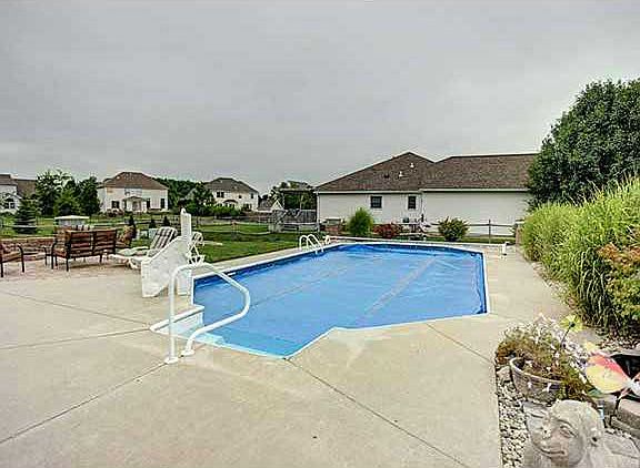2nd image of 7052 Joannes Way