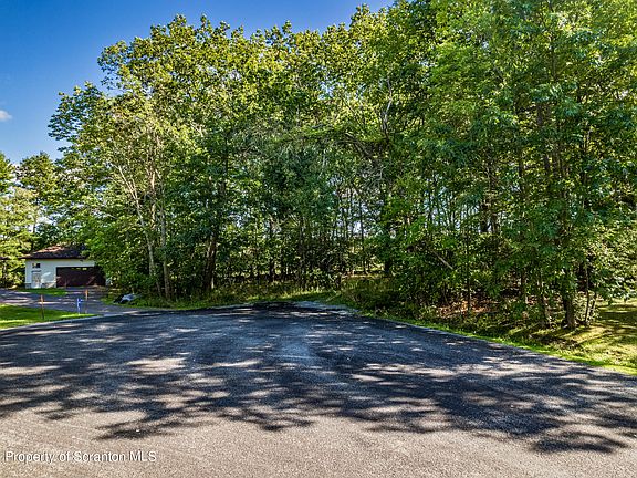 3rd image of 11 Harmony Dr