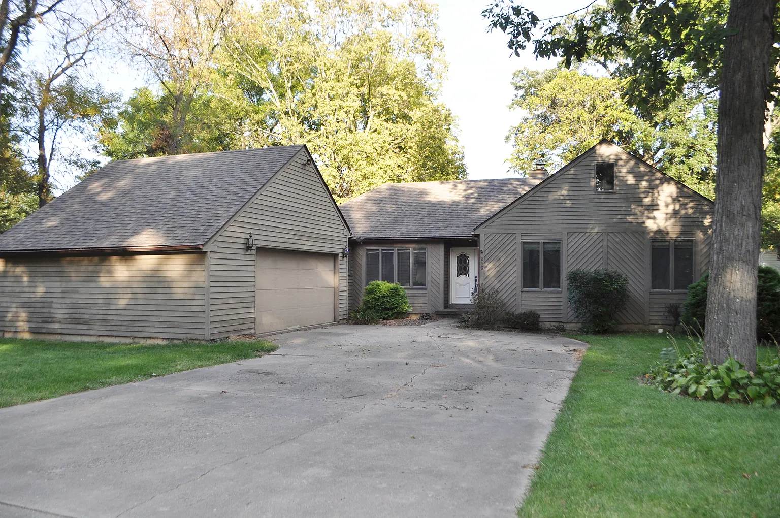 206 Raymond Dr photo 1