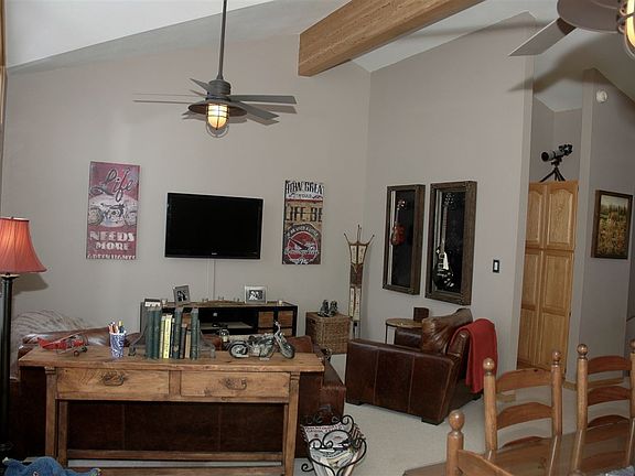 3rd image of 7 Saint Andrews Cir