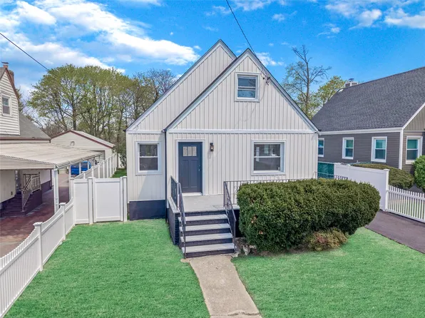 33-20 Mott Ave, Bayswater, NY 11691