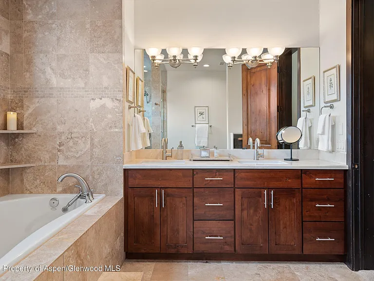 333 Sopris Cir — Photo 14