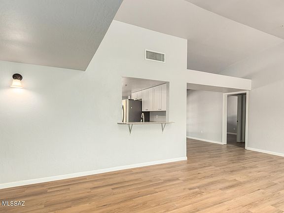 4th image of 6021 N La Canada Dr