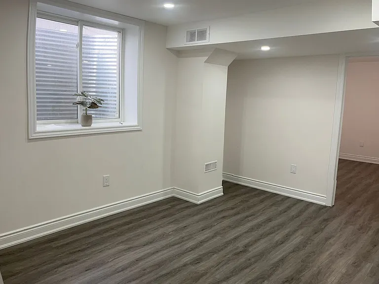 28 Barker Pkwy — Photo 6