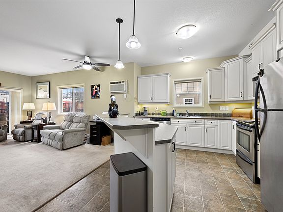2nd image of 550 Lorne St #212