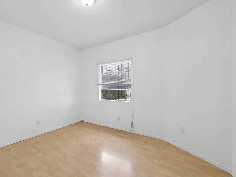 3416 Walton Ave — Photo 10