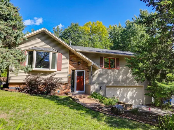 2564 Stark St, Little Canada, MN 55117