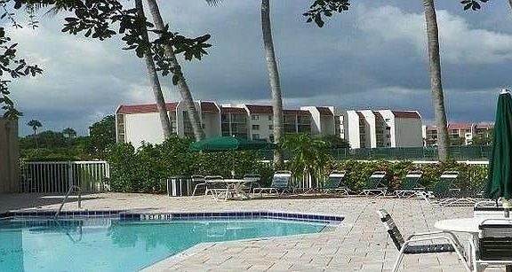 4th image of 2828 Tennis Club Dr APT 404