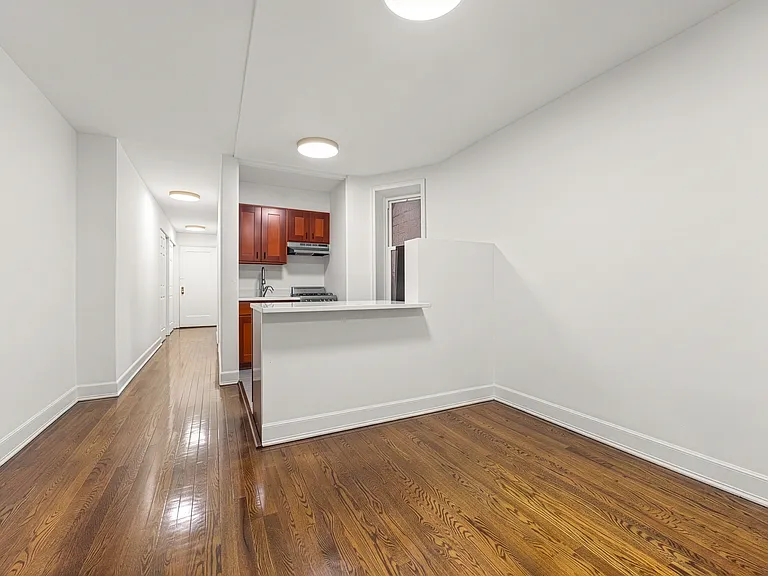 311 E 25th St #1B — Photo 3