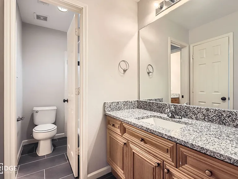 1105 Shores Blvd — Photo 21