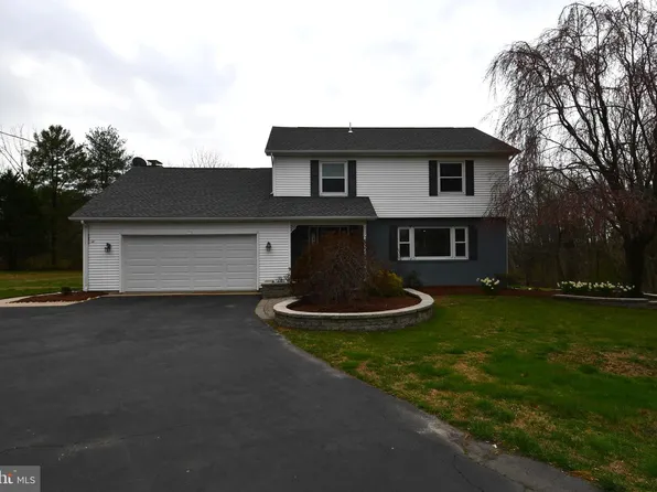 609 Monmouth Rd, Wrightstown, NJ 08562
