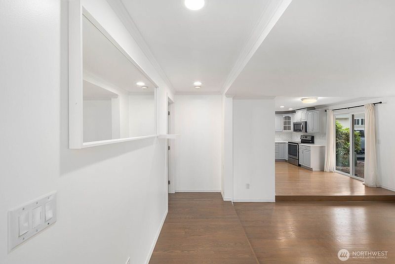 4th image of 12716 NE 120th Street #H1