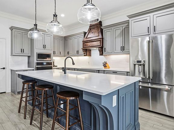 5th image of 203 Colonial Dr