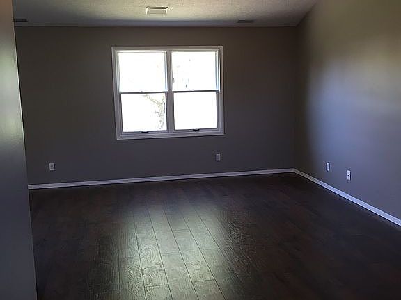 4th image of 1901 Greencastle Dr