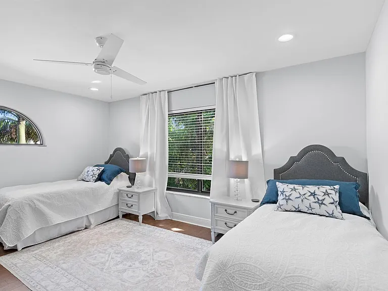 1050 Brooks Ln — Photo 28