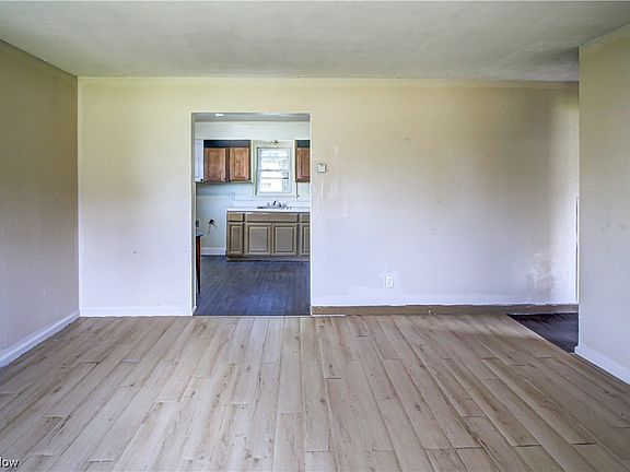 5th image of 15800 Puritas Ave