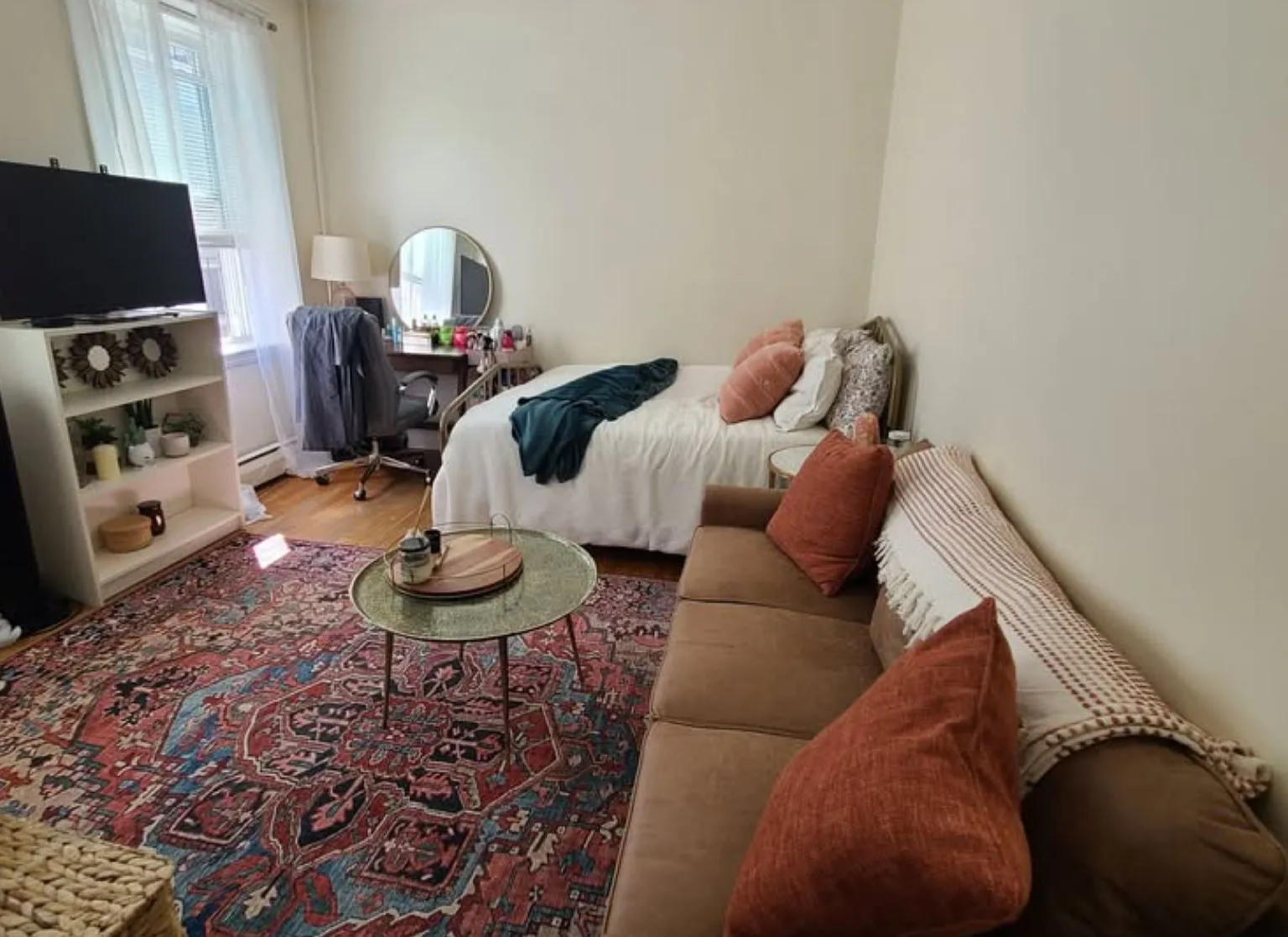 Studio, 1.0 bath, 350 sqft, $2,100 — Photo 1