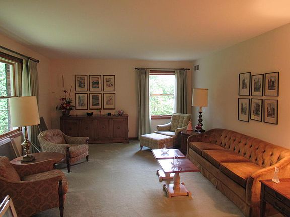 3rd image of 1007 Riverview Dr