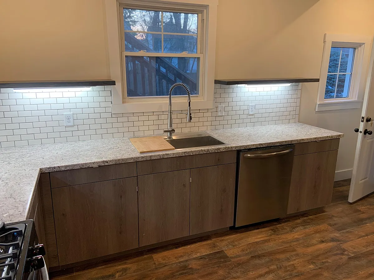 Building Photo - 207 Fuller Ave SE #1