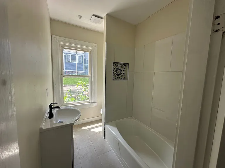 11 Dedford St #1 — Photo 3