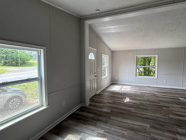 362 Wilson St S — Photo 4