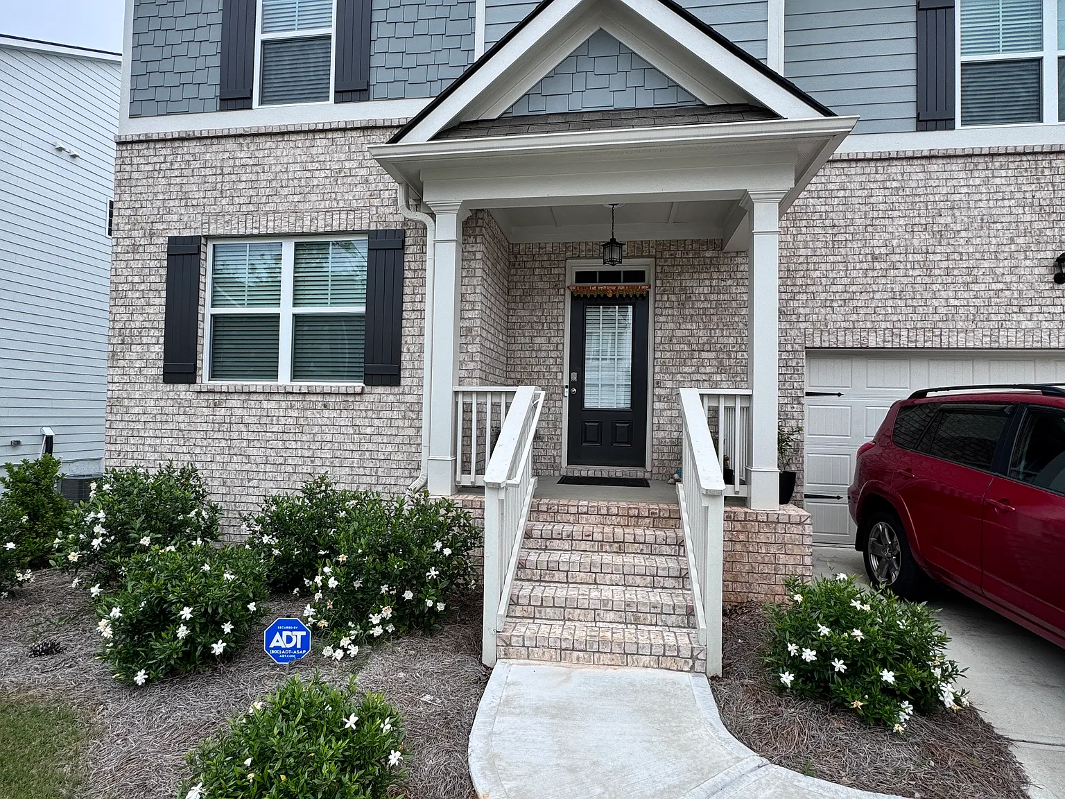 6 bed, 4598 sqft, $4,750 — Photo 3