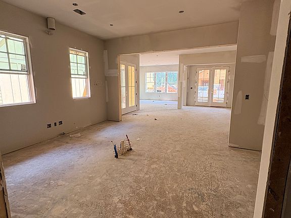 5th image of 2845 Electric Ave