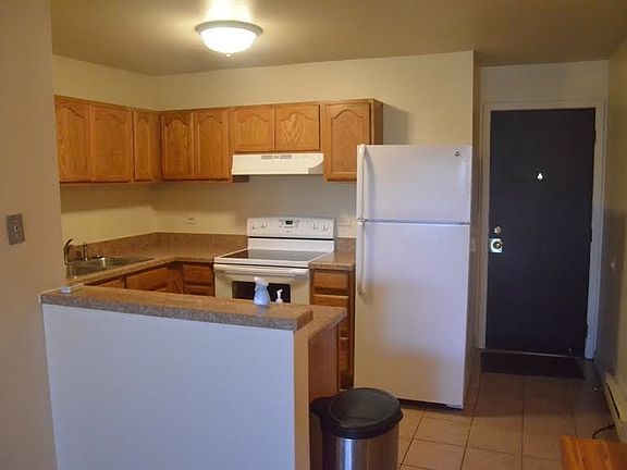 3rd image of 172 Gladstone Dr APT 101