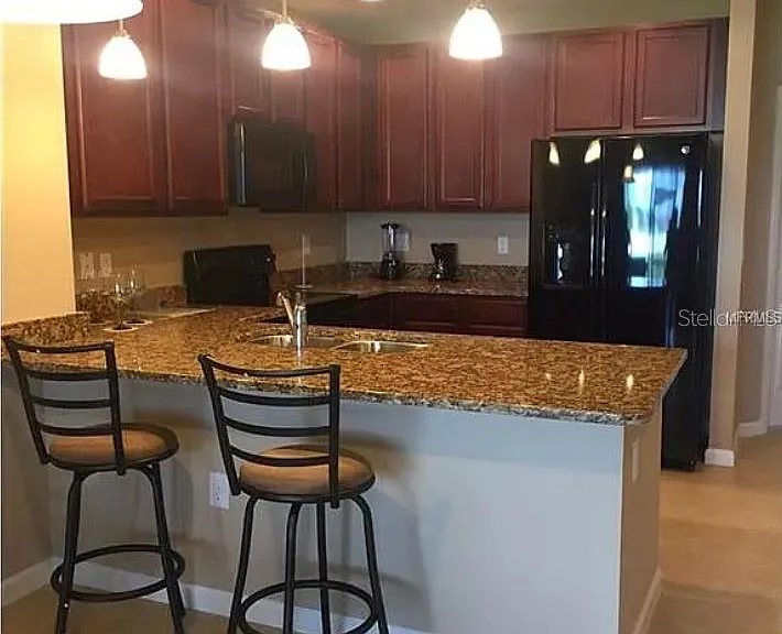 1560 Chelsea Dr — Photo 2