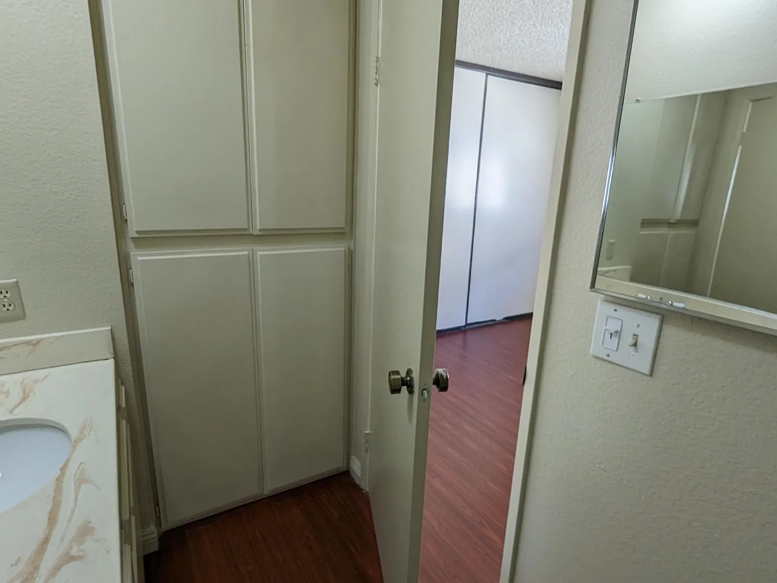 2 bed, 800 sqft, $3,200 — Photo 4